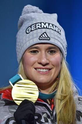 Nathalie GEISENBERGER (GER) mit Goldmedaille,Medaille,Olympic Champion, Olympiasiegerin, Luge Women Singles,Rodeln Frauen, Siegerehrung,Victory Ceremony,PyeongChang Olympic Medals Plaza am 13.02.2018. Olympische Winterspiele 2018, vom 09.02. - 25.02.2018 in PyeongChang Suedkorea.
