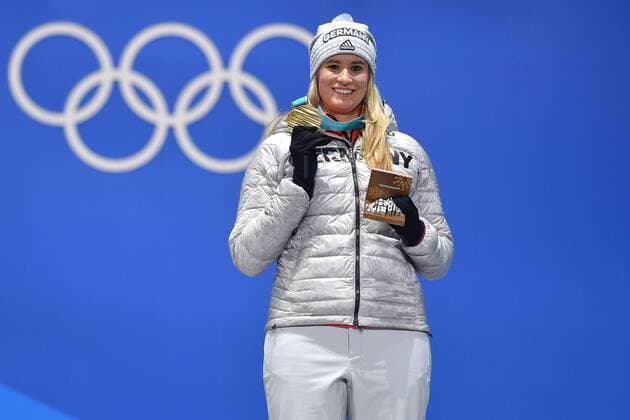 Nathalie GEISENBERGER (GER) mit Goldmedaille,Medaille,Olympic Champion, Olympiasiegerin, Luge Women Singles,Rodeln Frauen, Siegerehrung,Victory Ceremony,PyeongChang Olympic Medals Plaza am 13.02.2018. Olympische Winterspiele 2018, vom 09.02. - 25.02.2018 in PyeongChang Suedkorea.