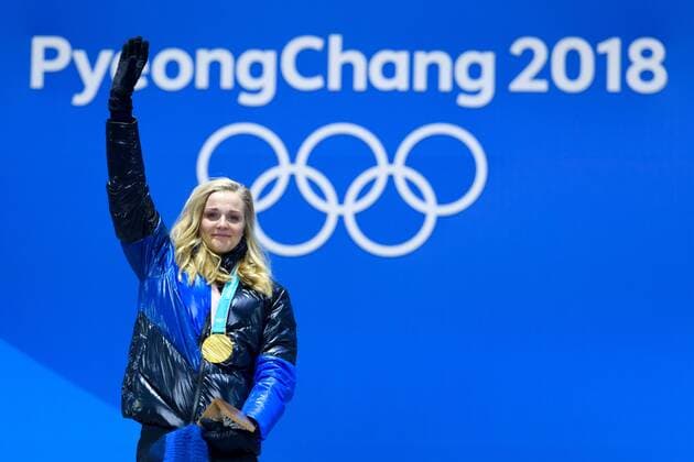 Olympia-Bilder des Tages - SPORT 180214 Stina Nilsson of Sweden with her gold medal at the medal ceremony for the Women s Cross Country Sprint during day five of the 2018 Winter Olympics on February 14, 2018 in Pyeongchang. Photo: Carl Sandin BILDBYRN kod CS 57999_292 Copyright: CARLxSANDIN BB180214CS132