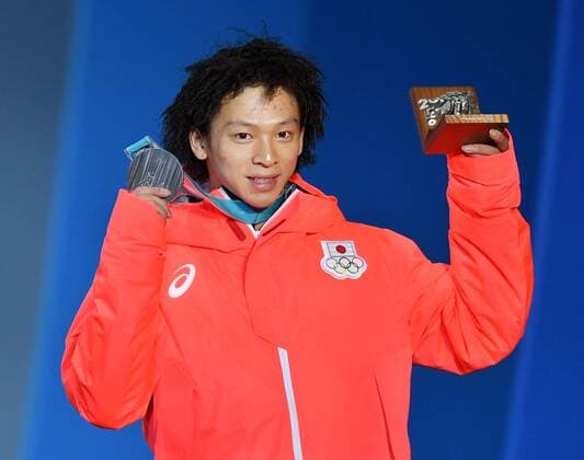 Pyeongchang Olympics Japanese snowboarder Ayumu Hirano, the men s halfpipe silver medalist at the Pyeongchang Winter Olympics, holds the medal at the ceremony in Pyeongchang, South Korea, on Feb. 14, 2018. 