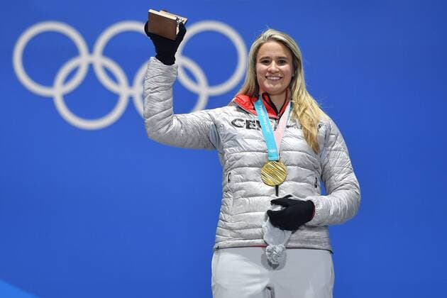 Natalie GEISENBERGER (GER) mit Goldmedaille, 1. Platz, Goldmedaillengewinnerin, Gold, Goldmedaille, Olympiasiegerin, Medaille, Olympic Champion, Jubel, jubelt, Freude, Begeisterung, Emotion, jubeln, cheers, Luge Women Singles, Rodeln Frauen, Siegerehrung, Victory Ceremony, PyeongChang Olympic Medals Plaza am 14.02.2018. Olympische Winterspiele 2018, vom 09.02. - 25.02.2018 in PyeongChang Suedkorea. *** Natalie GEISBERGER GER gold medal 1 square gold medallist gold gold medal Olympic champion medal Olympic Champion cheers cheers joy enthusiasm emotion cheer cheers Luge women s singles Luge women victory ceremony PyeongChang presentation ceremony Olympic medals Plaza on 14 02 2018 Winter Olympics 2018 from 09 02 25 02 2018 in PyeongChang of South Korea
