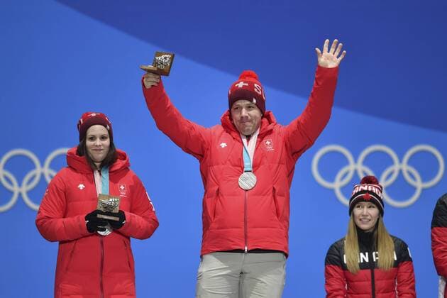 Team Schweiz, SUI, mit Jenny PERRET und Martin RIOS, 2. Platz, Silber, Silbermedaille, Silbermedaillengewinner, Curling Mixed Doubles, Xurling, gemischtes Doppel, Jubel, jubelt, Freude, Begeisterung, Emotion, jubeln, cheers, Siegerehrung, Victory Ceremony, PyeongChang Olympic Medals Plaza am 14.02.2018. Olympische Winterspiele 2018, vom 09.02. - 25.02.2018 in PyeongChang Suedkorea. Â