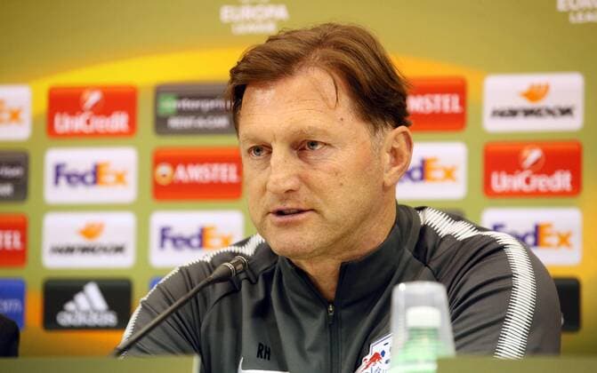 RB Leipzig - Pressekonferenz Fussball Euro League Neapel, Napoli, 14.02.2018, San Paolo Stadium, Fussball, UEFA EURO EM Europameisterschaft Fussball League, 16el Finale , Pressekonferenz von RB Leipzig am Vortag des Spieles SSC Neapel vs. RB Leipzig. , Im Bild; Trainer Ralph Hasenhüttl Hasenhuettl, RB Leipzig . ,