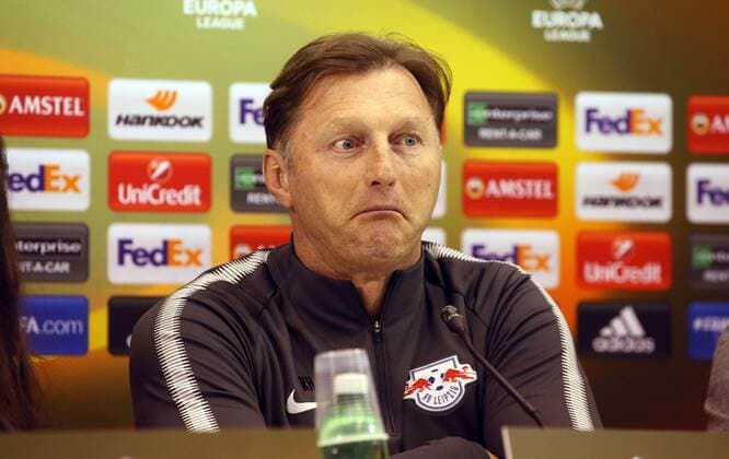 Bilder des Tages - Sport RB Leipzig - Pressekonferenz Fussball Euro League Neapel, Napoli, 14.02.2018, San Paolo Stadium, Fussball, UEFA EURO EM Europameisterschaft Fussball League, 16el Finale , Pressekonferenz von RB Leipzig am Vortag des Spieles SSC Neapel vs. RB Leipzig. , Im Bild; Trainer Ralph Hasenhüttl Hasenhuettl, RB Leipzig . ,