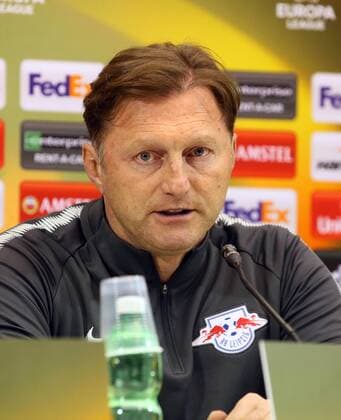 RB Leipzig - Pressekonferenz Fussball Euro League Neapel, Napoli, 14.02.2018, San Paolo Stadium, Fussball, UEFA EURO EM Europameisterschaft Fussball League, 16el Finale , Pressekonferenz von RB Leipzig am Vortag des Spieles SSC Neapel vs. RB Leipzig. , Im Bild; Trainer Ralph Hasenhüttl Hasenhuettl, RB Leipzig . ,
