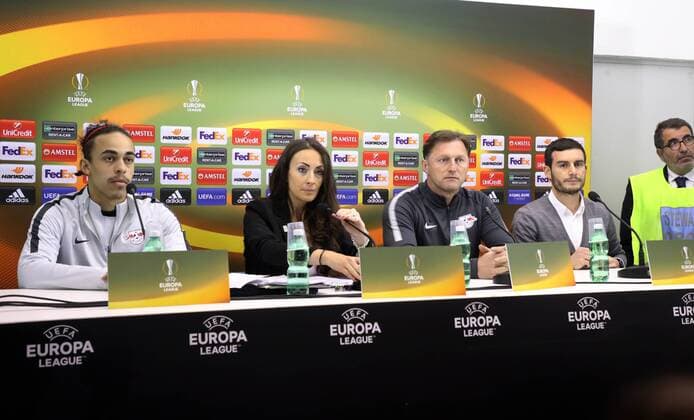RB Leipzig - Pressekonferenz Fussball Euro League Neapel, Napoli, 14.02.2018, San Paolo Stadium, Fussball, UEFA EURO EM Europameisterschaft Fussball League, 16el Finale , Pressekonferenz von RB Leipzig am Vortag des Spieles SSC Neapel vs. RB Leipzig. , Im Bild; Yussuf Poulsen (9, RB Leipzig), Dolmetscherin, Trainer Ralph Hasenhüttl Hasenhuettl, RB Leipzig, Pressesprecher Benjamin Ippoliti (RB Leipzig) . ,
