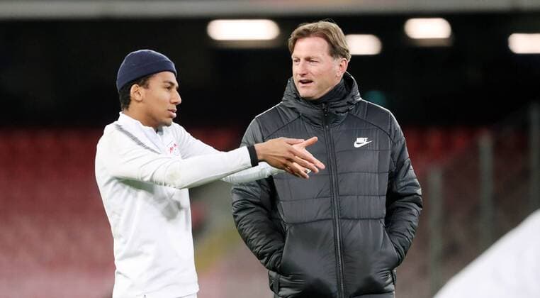 RB Leipzig - Training Fussball Euro League Neapel, Napoli, 14.02.2018, San Paolo Stadium, Fussball, UEFA EURO EM Europameisterschaft Fussball League, 16el Finale , Training von RB Leipzig am Vortag des Spieles SSC Neapel vs. RB Leipzig. , Im Bild v.l.; BERNARDO Fernandes da Silva und Trainer Ralph Hasenhüttl Hasenhuettl (RB Leipzig) . ,