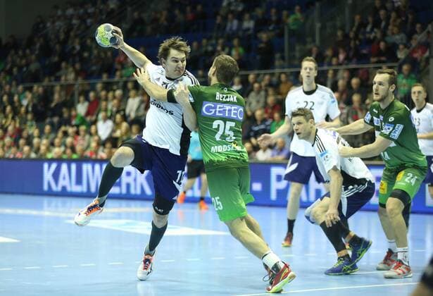 14.02.2018, xcsx, Handball EHF-Pokal, SC Magdeburg - Bjerringbro-Silkeborg, emspor, v.l. Sebastian Skubbe (Bjerringbro-Silkeborg), Marko Bezjak (SC Magdeburg), Zweikampf, battle for the ball Magdeburg