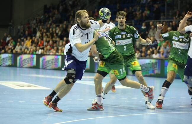 14.02.2018, xcsx, Handball EHF-Pokal, SC Magdeburg - Bjerringbro-Silkeborg, emspor, v.l. Nikolaj Oris Nielsen (Bjerringbro-Silkeborg), Christian O Sullivan (SC Magdeburg), Piotr Chrapkowski (SC Magdeburg), Zweikampf, battle for the ball Magdeburg