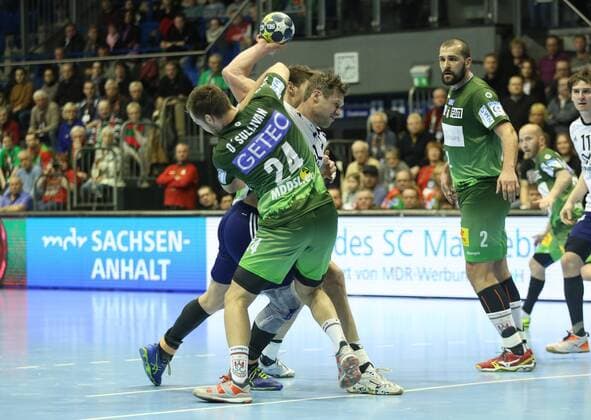 14.02.2018, xcsx, Handball EHF-Pokal, SC Magdeburg - Bjerringbro-Silkeborg, emspor, v.l. Christian O Sullivan (SC Magdeburg) gegen Michael V. Knudsen (Bjerringbro-Silkeborg), Zweikampf, battle for the ball Magdeburg