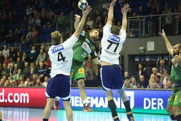 14.02.2018, xcsx, Handball EHF-Pokal, SC Magdeburg - Bjerringbro-Silkeborg, emspor, v.l. Klaus Lundsby Thomsen (Bjerringbro-Silkeborg), Marko Bezjak (SC Magdeburg), Michael V. Knudsen (Bjerringbro-Silkeborg) Magdeburg
