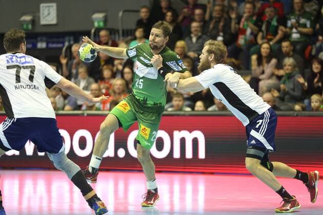 14.02.2018, xcsx, Handball EHF-Pokal, SC Magdeburg - Bjerringbro-Silkeborg, emspor, v.l. Marko Bezjak (SC Magdeburg), Nikolaj Oris Nielsen (Bjerringbro-Silkeborg), Zweikampf, battle for the ball Magdeburg
