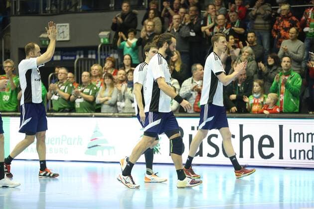 14.02.2018, xcsx, Handball EHF-Pokal, SC Magdeburg - Bjerringbro-Silkeborg, emspor, v.l. enttaeuscht, enttaeuscht schauen, disappointed Magdeburg