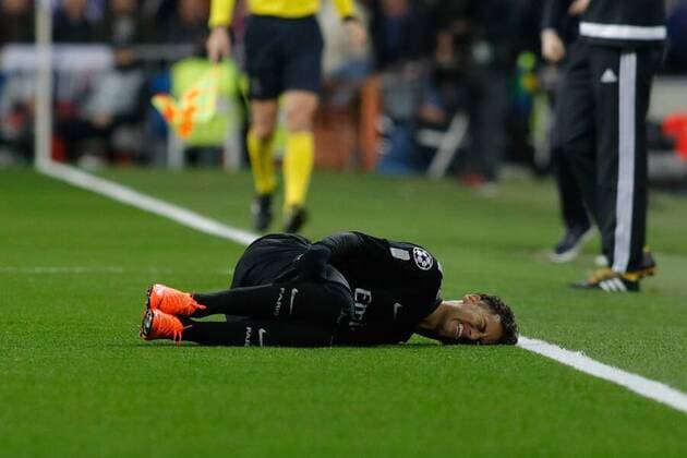 Madrid, Spain 14.02.2018, UEFA Champions League - 2017 18 Season, Achtelfinale, Real Madrid vs. Paris Saint-Germain, Neymar (PSG) am boden ( DeFodi523
