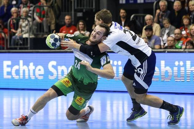 Christian O Sullivan (SC Magdeburg) gegen Rasmus Theimer Jensen (Bjerringbro Silkeborg) - Handball EHF-Cup-Gruppenphase Saison 2017-2018 SC Magdeburg vs. Bjerringbro-Silkeborg in der GETEC Arena in Magdeburg - Aktion,Deutschland, Handball, Mann, Maenner,14.02.2018