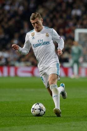 Madrid, Spain 14.02.2018, UEFA Champions League - 2017 18 Season, Achtelfinale, Real Madrid vs. Paris Saint-Germain, Toni Kroos (Real Madrid) in aktion ( DeFodi523