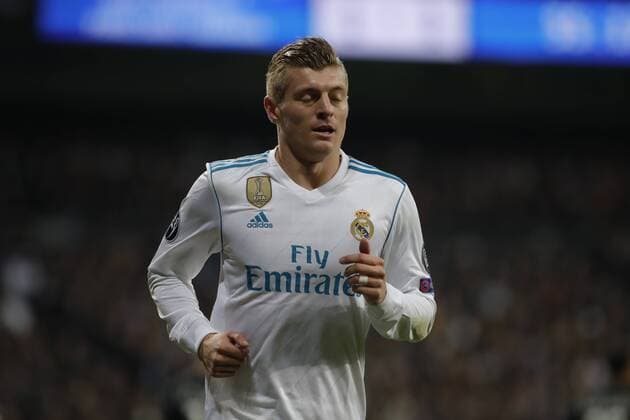 Madrid, Spain 14.02.2018, UEFA Champions League - 2017 18 Season, Achtelfinale, Real Madrid vs. Paris Saint-Germain, Toni Kroos (Real Madrid) guckt ( DeFodi523