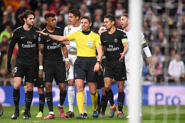 03 PRESNEL KIMPEMBE (psg) - Gianluca Rocchi (ARBITRE) - 05 Raphael Varane (real) - 05 MARQUINHOS (psg) - 25 ADRIEN RABIOT (psg) - COLERE FOOTBALL : Real Madrid vs Paris SG - Ligue des Champions - 14 02 2018 AnthonyBIBARD FEP Panoramic 