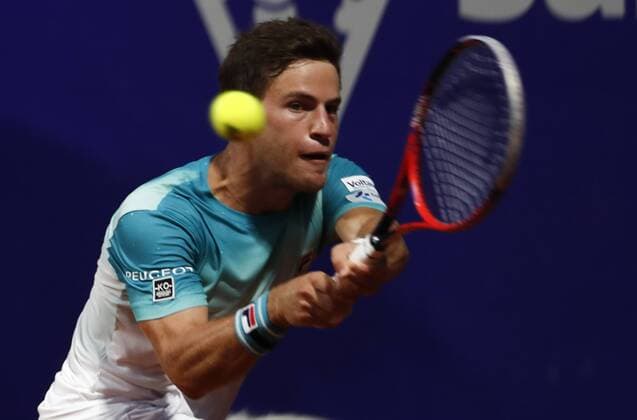 Argentinian tennis player Diego Schwartzman returns the ball to Brazilian Tomas Bellucci during a game of Argentina Tennis Open s round of 16 in Buenos Aires, Argentina, 14 February 2018. Argentina Tennis Open !ACHTUNG: NUR REDAKTIONELLE NUTZUNG!  Copyright: xDavidxFernandezx ARG002 20180215-636542532434700884