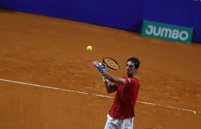 Brazilian Tomas Bellucci returns the ball to Argentinian Diego Schwartzman during a game of Argentina Tennis Open s round of 16 in Buenos Aires, Argentina, 14 February 2018. Argentina Tennis Open !ACHTUNG: NUR REDAKTIONELLE NUTZUNG!  Copyright: xDavidxFernandezx ARG006 20180215-636542539761131848