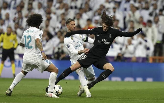 Partido de ida de octavos de la Liga de Campeones entre el Real Madrid y el PSG en el Bernabeu. En la imagen, Sergio RAmos y Rabiot. First leg of 1 8 Champions League match between Real Madrid and PSG. In this picture, Sergio Ramos and Rabiot. 