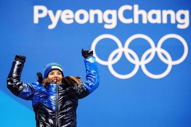 180215 Charlotte Kalla of Sweden (silver) celebraets at a Medal Ceremony for women s cross country 10 km free during day six of the 2018 Winter Olympics on February 15, 2018 in Pyeongchang. Photo: Joel Marklund BILDBYRAN kod JM 87625 Copyright: JOELxMARKLUND BB180215JM112