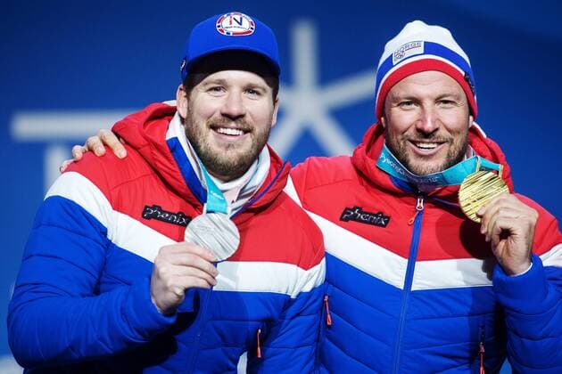 180215 Kjetil Jansrud of Norway (silver) and Aksel Lund Svindal of Norway (gold) celebrate at a Medal Ceremony for Alpine Skiing Downhill during day six of the 2018 Winter Olympics on February 15, 2018 in Pyeongchang. Photo: Joel Marklund BILDBYRAN kod JM 87625 Copyright: JOELxMARKLUND BB180215JM125