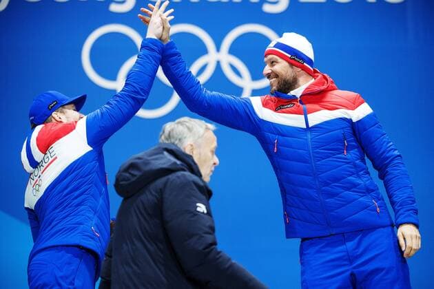 180215 A high five between Kjetil Jansrud of Norway (silver) and Aksel Lund Svindal of Norway (gold) celebrate at a Medal Ceremony for Alpine Skiing Downhill during day six of the 2018 Winter Olympics on February 15, 2018 in Pyeongchang. Photo: Joel Marklund BILDBYRAN kod JM 87625 Copyright: JOELxMARKLUND BB180215JM132