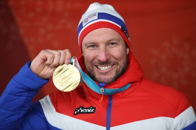 Olympia-Bilder des Tages - SPORT OLYMPICS - 2018 Winter Olympics PYEONGCHANG,SOUTH KOREA,15.FEB.18 - OLYMPICS, ALPINE SKIING - Olympic Winter games Winterspiele Spiele Summer games PyeongChang 2018, medal plaza, downhill, men, award ceremony. Image shows Aksel Lund Svindal (NOR). Keywords: medal. GEPAxpictures xAndreasxPranter