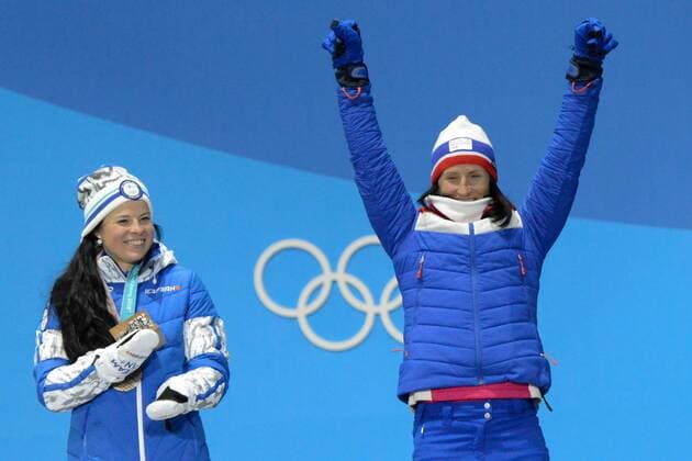 PyeongChang 2018, Langlauf, 10km Freistil der Damen, Siegerehrung February 15, 2018 - Pyeongchang, South Korea - MARIT BJORGEN of Norway celebrates receiving the bronze medal for the Ladies 10km Free cross-country event In the PyeongChang Olympic Games Olympische Spiele Olympia OS PyeongChang 18: Cross Country Skiing Women zNorway - ZUMAl132 20180215_zap_l132_013 Copyright: xChristopherxLevyx