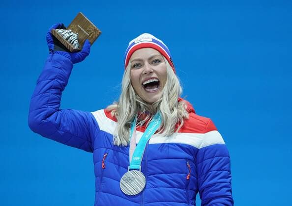 PyeongChang 2018, Ski Alpin, Riesenslalom der Damen, Siegerehrung Silver medalist Norway s Ragnhild Mowinckel celebrates during the medal ceremony for the Ladies Giant Slalom during the Pyeongchang 2018 Winter Olympics in Pyeongchang, South Korea, on February 15, 2018.  OLY20180215355 KEVINxDIETSCH