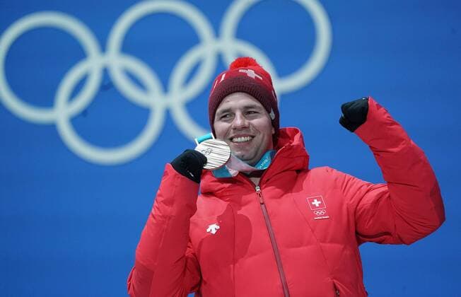 PyeongChang 2018, Ski Alpin, Abfahrt der Herren, Siegerehrung Bronze medalist Switzerlands Beat Feuz celebrates during the Men s Alpine Downhill Medal Ceremony during the Pyeongchang 2018 Winter Olympics in Pyeongchang, South Korea, on February 15, 2018.  OLY20180215363 KEVINxDIETSCH