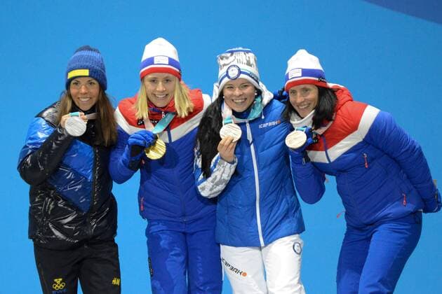 PyeongChang 2018, Langlauf, 10km Freistil der Damen, Siegerehrung February 15, 2018 - Pyeongchang, South Korea - (shown left to right ) CHARLOTTE KALLA of Sweden , RAGNHLD HAGA of Norway , KRISTA PARMAKOSKI of Finland and MARIT BJORGEN of Norway with their medals from the Ladies 10km Free cross-country event In the PyeongChang Olympic Games Olympische Spiele Olympia OS PyeongChang 18: Cross Country Skiing Women - ZUMAl132 20180215_zap_l132_031 Copyright: xChristopherxLevyx