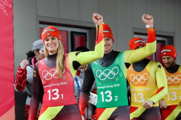 OLYMPICS - 2018 Winter Olympics PYEONGCHANG,SOUTH KOREA,15.FEB.18 - OLYMPICS,LUGE - Olympic Winter games Winterspiele Spiele Summer games PyeongChang 2018, team relay, flower ceremony. Image shows the rejoicing of Natalie Geisenberger and Johannes Ludwig (GER). GEPAxpictures xMaticxKlansek