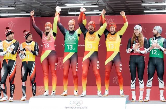 Olympia-Bilder des Tages - SPORT 15.02.2018, Olympic Sliding Centre, Pyeongchang, KOR, PyeongChang 2018, Rodeln, Teamstaffel, Siegerpraesentation, im Bild Team Deutschland mit Natalie Geisenberger, Johannes Ludwig, Tobias Wendl, Tobias Arlt (1. Platz) winning team Germany with Natalie Geisenberger Johannes Ludwig Tobias Wendl Tobias Arlt during the winners presentation of the Luge team relay competition of the Pyeongchang 2018 Winter Olympic Games Olympische Spiele Olympia OS at the Olympic Sliding Centre in Pyeongchang, South Korea on 2018 02 15. Groder Pyeongchang *** 15 02 2018 Olympic sliding centre PyeongChang KOR PyeongChang 2018 luge team relay winner presentation pictured Team Germany with Natalie Geisenberger Johannes Ludwig Tobias Wendl Tobias Arlt 1 place winning team Germany with Natalie Geisenberger Johannes Ludwig Tobias Wendl Tobias Arlt winners during the presentation of the luge team relay competition of the PyeongChang 2018 Winter Olympic Games at the Olympic sliding centre in PyeongChang of South Korea on 2018 02 15 Groder PyeongChang  EP_gro  