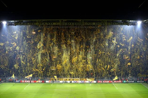Bilder des Tages - SPORT Donnerstag 15.02.2018, Saison 2017 2018, Euro League Hinspiel im Dortmunder Signal Iduna Park, BVB 09 Borussia Dortmund - Atalanta Bergamo, Wurfrollen und Konfettichoreografie auf der Dortmunder Südtribüne