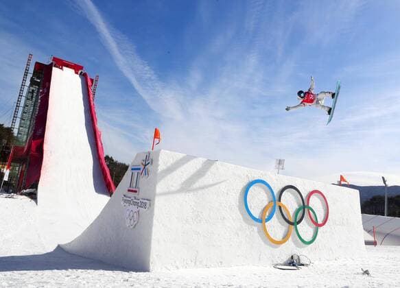 Themen der Woche - SPORT Olympia-Bilder des Tages - SPORT Pyeongchang Olympics Official practice is held for the big air, a newly introduced snowboarding event, at the Pyeongchang Winter Olympics in South Korea on Feb. 16, 2018. 