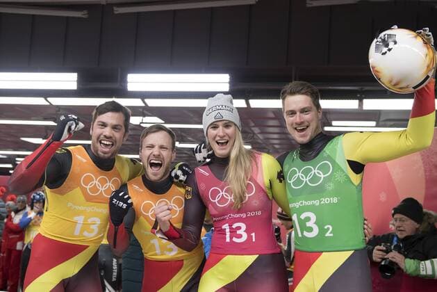 Tobias ARLT Tobias WENDL, Natalie GEISENBERGER und Johannes LUDWIG, GER, jubeln im Ziel, Jubel, jubelt, Freude, Begeisterung, Emotion, jubeln, cheers, 1. Platz, Olympiasieger, Sieger, Gewinner, winner, Rodeln Team Wettbewerb, Staffel, Luge - Team Relay Competition Olympic Sliding Centre, 15.02.2018. Olympische Winterspiele 2018, vom 09.02. - 25.02.2018 in PyeongChang Suedkorea. Â *** Tobias ARLT Tobias WENDL Natalie GEISBERGER and Johannes LUDWIG GER cheer in the destination joy joy cheers emotion enthusiasm cheer Olympic winners cheers 1 place winner winner sledding team competition season luge team relay competition Olympic sliding Centre 15 02 2018 Winter Olympics 2018 from 09 02 25 02 2018 in PyeongChang Korea Â