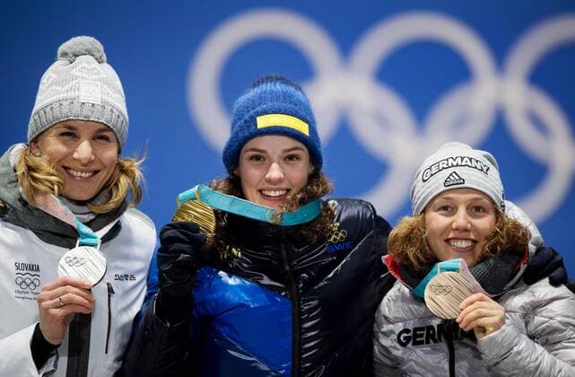 180216 Anastasiya KUZMINA of Slovakia (silver) Hanna Öberg of Sweden (gold) Laura DAHLMEIER of Germany (bronze) celebrate at a Medal Ceremony for women s 15 km biathlon during day seven of the 2018 Winter Olympics on February 16, 2018 in Pyeongchang. Photo: Jon Olav Nesvold BILDBYRAN kod JE 160172 Copyright: JONxOLAVxNESVOLD BB180216JE072