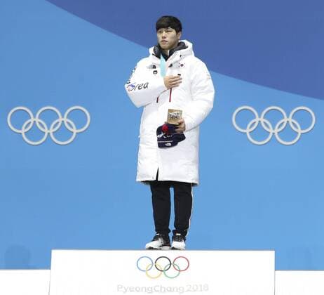 (180216) -- PYEONGCHANG, Feb. 16, 2018 -- Gold medalist South Korea s Yun Sungbin stands on podium during medal ceremony of the men s skeleton at 2018 PyeongChang Winter Olympic Games Olympische Spiele Olympia OS at Medal Plaza, PyeongChang, South Korea, Feb. 16, 2018. ) (SP)OLY-SOUTH KOREA-PYEONGCHANG-MEN S SKELETON-MEDAL CEREMONY BaixXuefei 