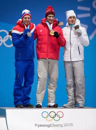 180216 Simen Hegstad Küger of Norway (silver) Dario Cologna of Switzerland (gold) and Denis SPITSOV of OAR (bronze) celebrate at a Medal Ceremony for men crosscountry 15 km during day seven of the 2018 Winter Olympics on February 16, 2018 in Pyeongchang. Photo: Jon Olav Nesvold BILDBYRAN kod JE 160172 Copyright: JONxOLAVxNESVOLD BB180216JE081