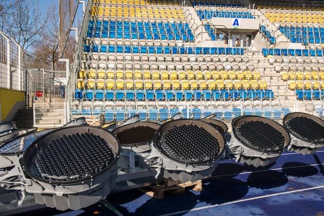 Aufbau der neuen Flutlichtmasten im Ernst Abbe Sportfeld, Heimspielstätte des FC Carl Zeiss Jena, am 16. Februar 2018 Die Leuchtelemente der neuen Flutlichtmasten. Ernst Abbe Sporfeld