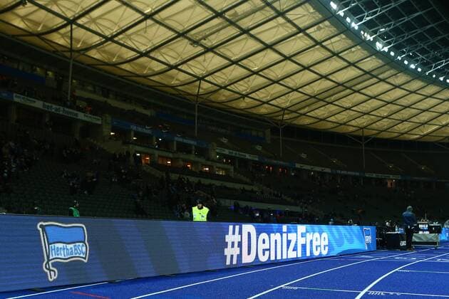 Themen der Woche - SPORT Bilder des Tages - SPORT 16.02.2018, xkvx, Fussball 1.Bundesliga, Hertha BSC Berlin - FSV Mainz 05, emspor, v.l. Bandenbeschriftung Free Deniz WELT Korrespodent Deniz Yuecel Berlin *** 16 02 xkvx 2018 football 1 Bundesliga Hertha BSC Berlin FSV Mainz 05 emspor v l gang label free Deniz world Korrespodent Deniz Yücel Berlin