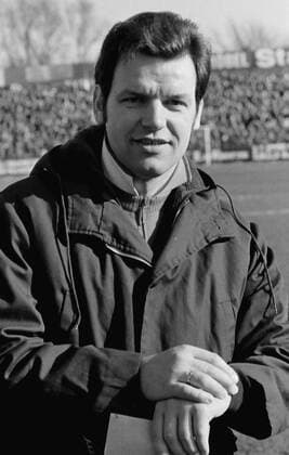 Aus 2. BL Nord Saison 1976 1977 VfL Osnabrück (dunkles Adidas Trikot) gegen Bayer Uerdingen 2:1 am 26.02.1977 an der Bremer Brücke in Osnabrück. Im Foto: VfL Osnabrück Trainer Siegfried Melzig