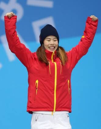 (180217) -- PYEONGCHANG, Feb. 17, 2018 -- Third-placed Kong Fanyu of China poses for photos during the medal ceremony of ladies aerials of freestyle skiing at 2018 PyeongChang Winter Olympic Games Olympische Spiele Olympia OS at the Medal Plaza in PyeongChang, South Korea, on Feb. 17, 2018. ) (SP)OLY-SOUTH KOREA-PYEONGCHANG-FREESTYLE SKIING-LADIES AERIALS-MEDAL CEREMONY WuxZhuang 