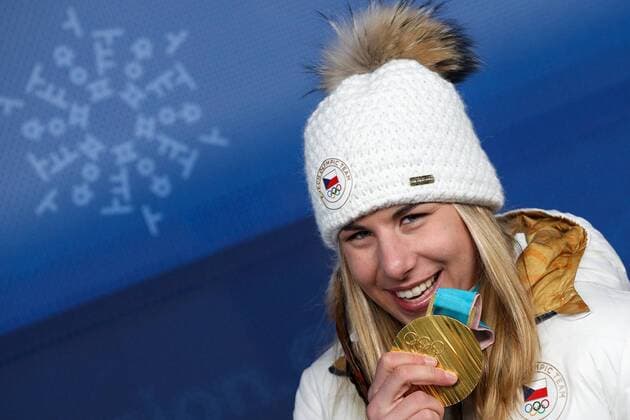 OLYMPICS - 2018 Winter Olympics PYEONGCHANG,SOUTH KOREA,17.FEB.18 - OLYMPICS, ALPINE SKIING - Olympic Winter games Winterspiele Spiele Summer games PyeongChang 2018, Medals Plaza, Super G, ladies, award ceremony. Image shows Ester Ledecka (CZE). Keywords: medal. GEPAxpictures xMaticxKlansek