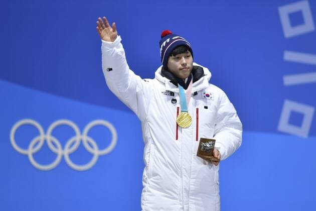 YUN SUNGBIN (KOR), 1. Platz, Goldmedaillengewinner, Gold, Goldmedaille, Olympiasieger, Jubel, jubelt, Freude, Begeisterung, Emotion, jubeln, cheers, Skeleton Men, Maenner, Siegerehrung, Victory Ceremony, PyeongChang Olympic Medals Plaza am 16.02.2018. Olympische Winterspiele 2018, vom 09.02. - 25.02.2018 in PyeongChang Suedkorea. Â