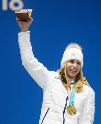OLYMPICS - 2018 Winter Olympics PYEONGCHANG,SOUTH KOREA,17.FEB.18 - OLYMPICS, ALPINE SKIING - Olympic Winter games Winterspiele Spiele Summer games PyeongChang 2018, Medals Plaza, Super G, ladies, award ceremony. Image shows the rejoicing of Ester Ledecka (CZE). Keywords: medal. GEPAxpictures xMaticxKlansek