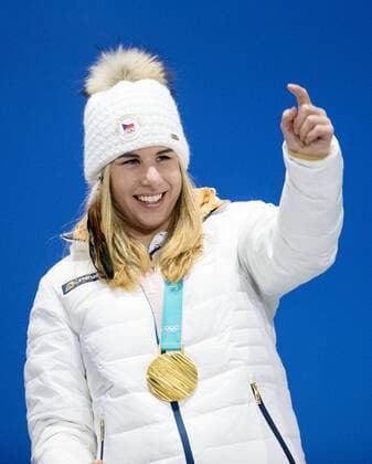 OLYMPICS - 2018 Winter Olympics PYEONGCHANG,SOUTH KOREA,17.FEB.18 - OLYMPICS, ALPINE SKIING - Olympic Winter games Winterspiele Spiele Summer games PyeongChang 2018, Medals Plaza, Super G, ladies, award ceremony. Image shows the rejoicing of Ester Ledecka (CZE). Keywords: medal. GEPAxpictures xMaticxKlansek