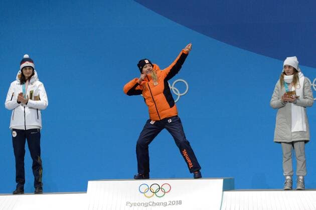 Olympia-Bilder des Tages - SPORT February 17, 2018 - Pyeongchang, South Korea - ESMEE VISSER of the Netherlands celebrates getting the gold medal in the Ladies 5000m Speed skating Eisschnelllauf event in the PyeongChang Olympic Games Olympische Spiele Olympia OS Pyeongchang 18: Medal Winners - ZUMAl132 20180217_zap_l132_091 Copyright: xChristopherxLevyx